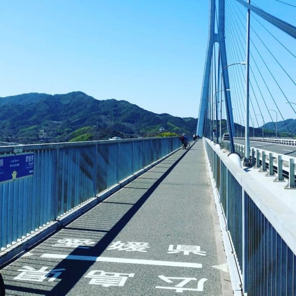 写真：しまなみ海道　多々羅大橋　愛媛県と広島県の県境